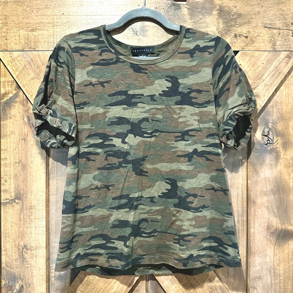 Sanctuary Tops - EUC Sanctuary Camo Pattern Puff Sleeve Top Sz L